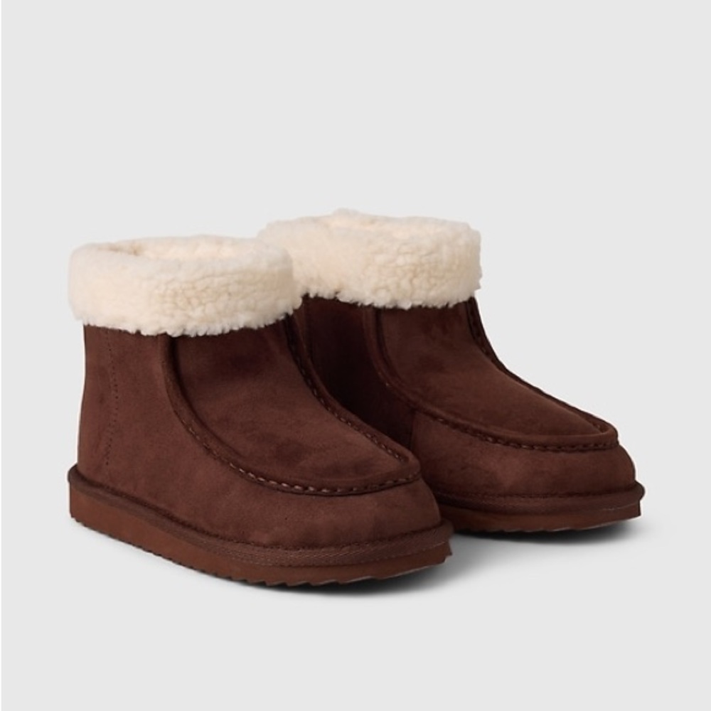 NWOT Gap Kids Cozy Sherpa Moc Boots in Dark Brown Size 6 Toddler